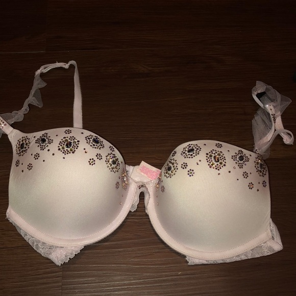 Victoria's Secret Other - ⬇️$75 NWT crystal Victoria’s secret bra